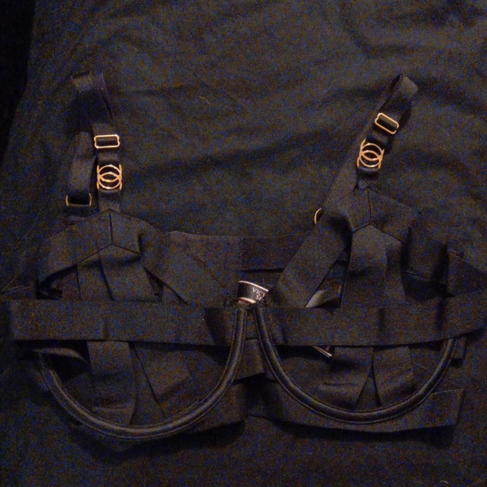 Womens black cage/bandage bra
